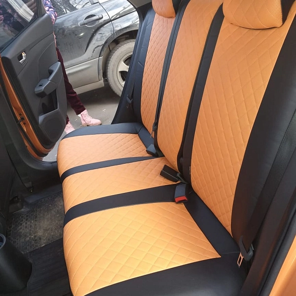 Чехлы на задние сиденья Hyundai из черной и оранжевой экокожи с прострочкой «ромб»